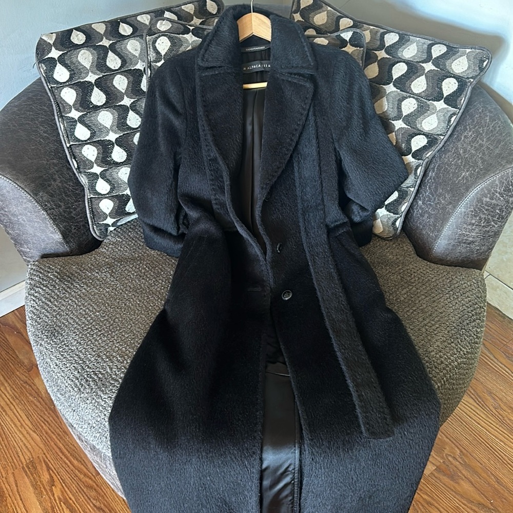 Women’s alpaca 111. Worn once, pretty much brand new!